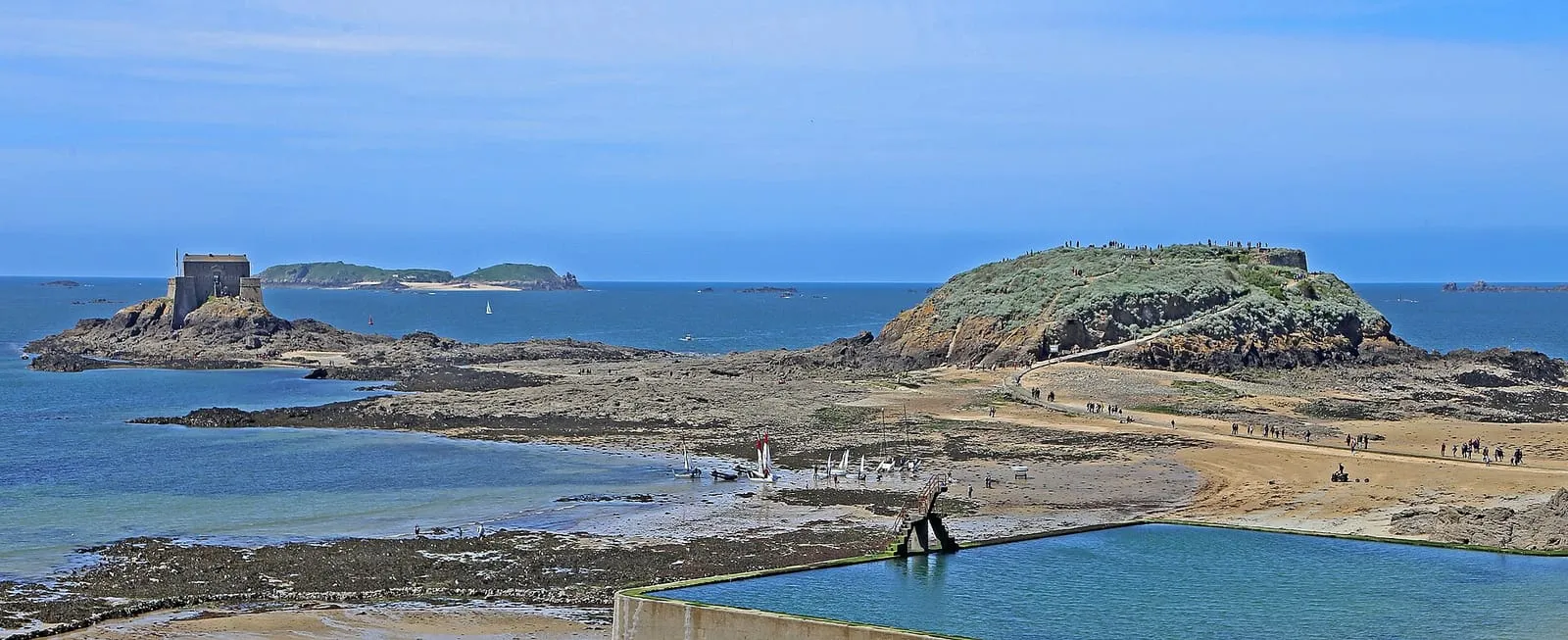 Le fort du Petit Bé et le Grand Bé vus du large