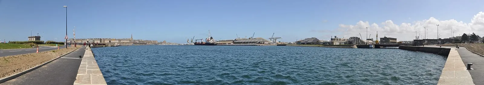 Panorama du port de Saint-Malo et de ses bassins