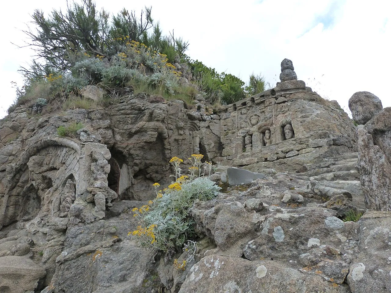Vue générale du site des rochers sculptés de Rothéneuf